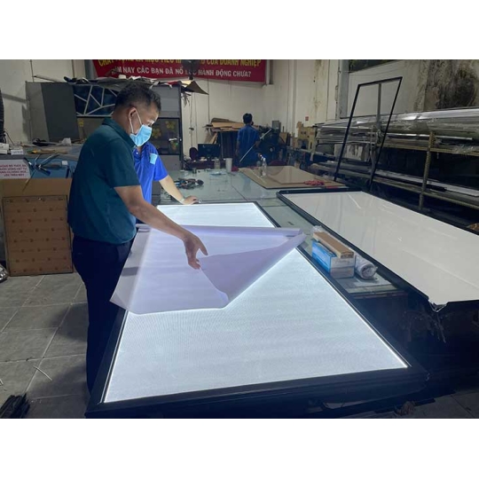 Cơ sở sản xuất hộp đèn siêu mỏng chất lượng cao tại TPHCM