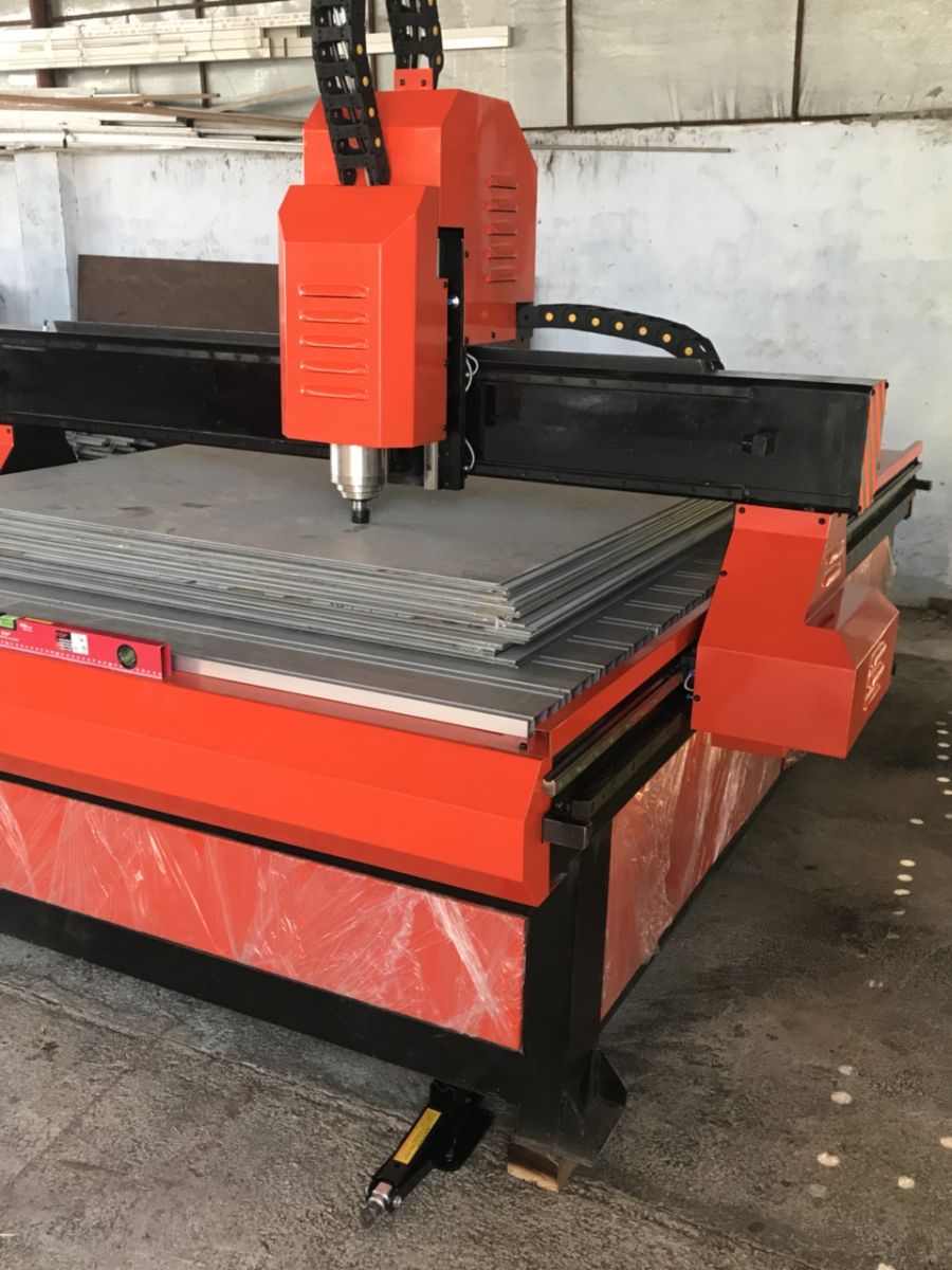 nên mua máy cnc loại nào cho xưởng mới