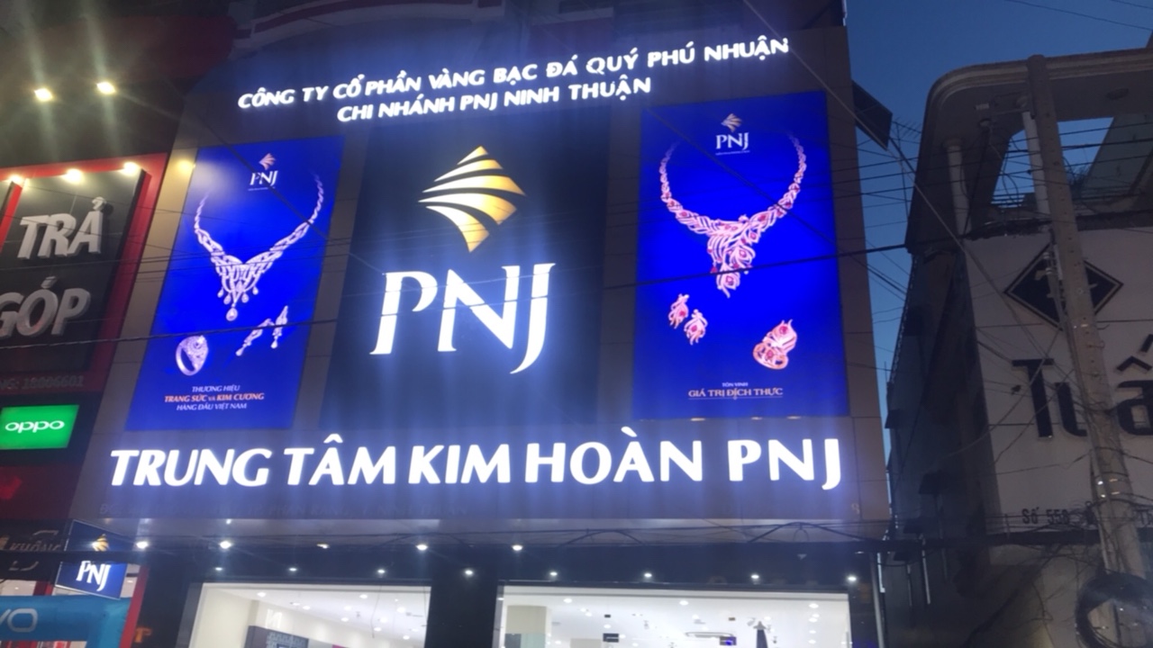Bảng hiệu quảng cáo PNJ